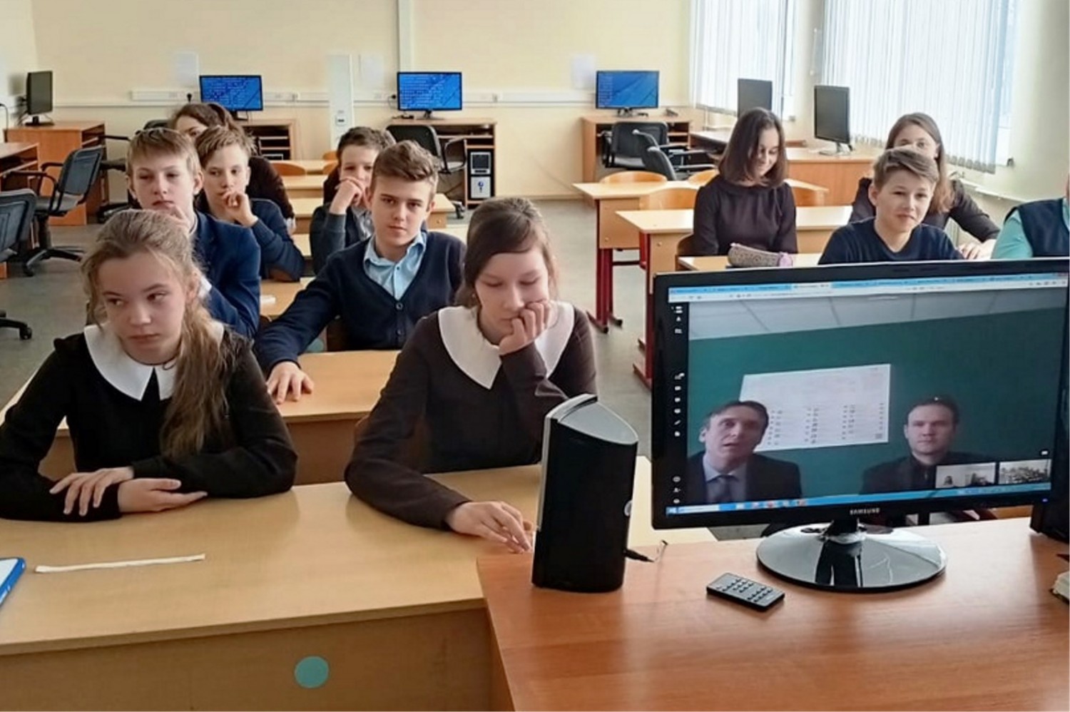 E school ryazangov электронный. Всероссийский урок цифры 2021. Минцифры Рязань. Мособр Всеросс интервью 2021. Урок цифры Всероссийский образовательный.